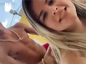 Loirinha novinha rabuda peituda transando com negao do Porsche