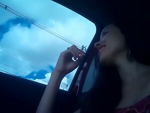Tirando a virgindade da namorada