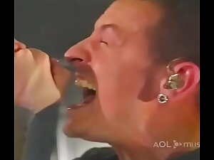 CHESTER BENNINGTON FAZENDO A PORRA DE UM GRITO DE DEZESSETE SEGUNDOS SEM PARAR AO VIVO
