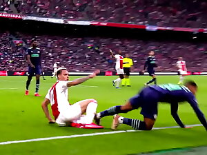 Antony amassando no Ajax fodase