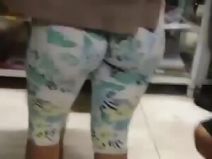 NOVINHA SEM CALCINHA NA ACADEMIA