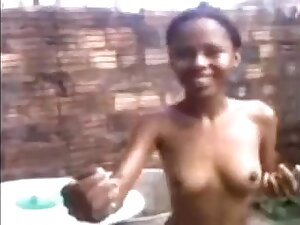 Comendo a negrinha novinha do gueto